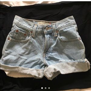 vintage Levi high waisted shorts size 22